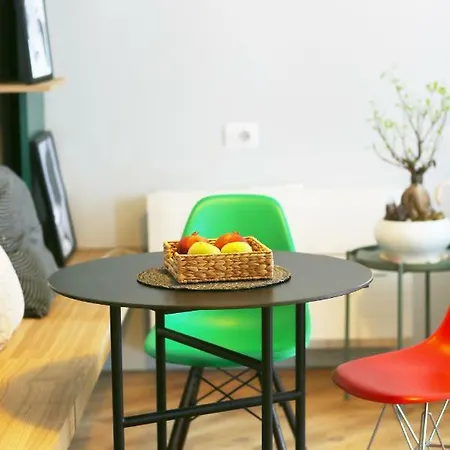 Modern Apartment *
